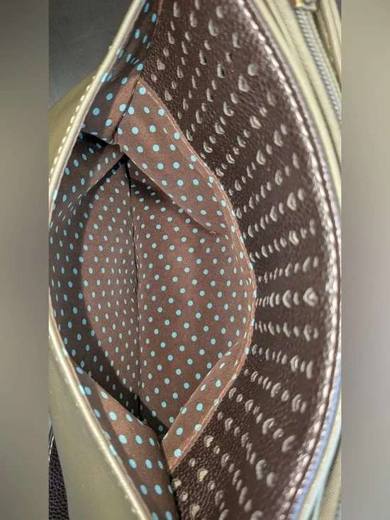 Chala olive green Fox messenger crossbody bag vegan leather. EUC - Picture 5 of 6